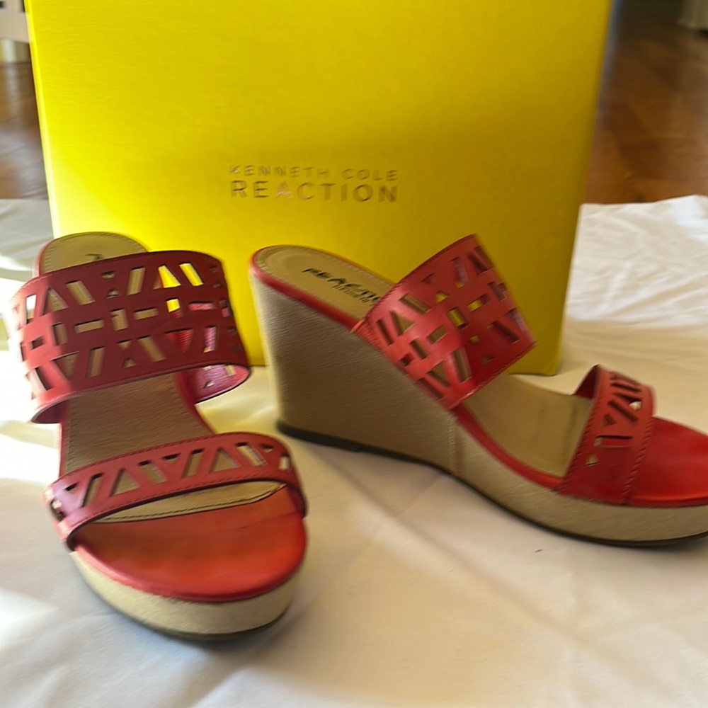 New Kenneth Cole Coral Platform Sandals